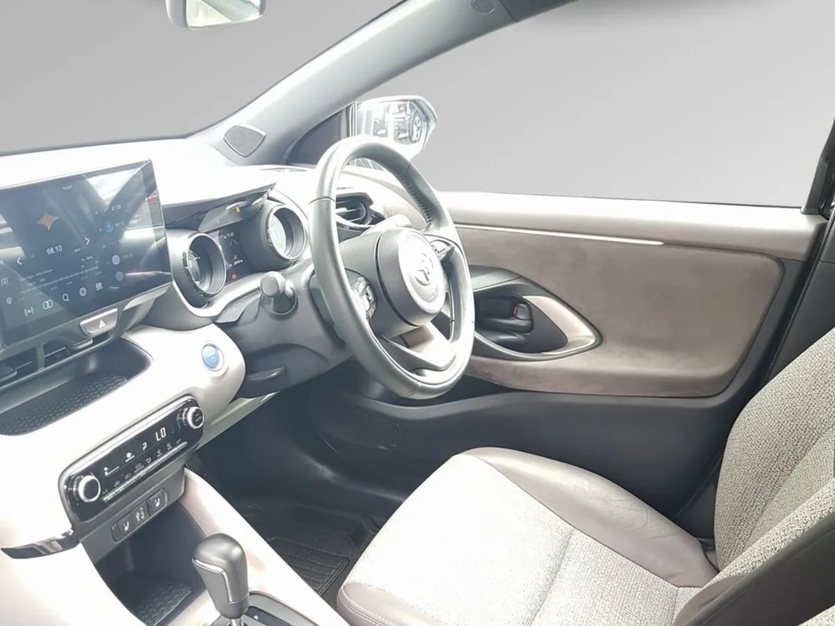 Toyota Yaris Hybrid 1.5 - Image 4