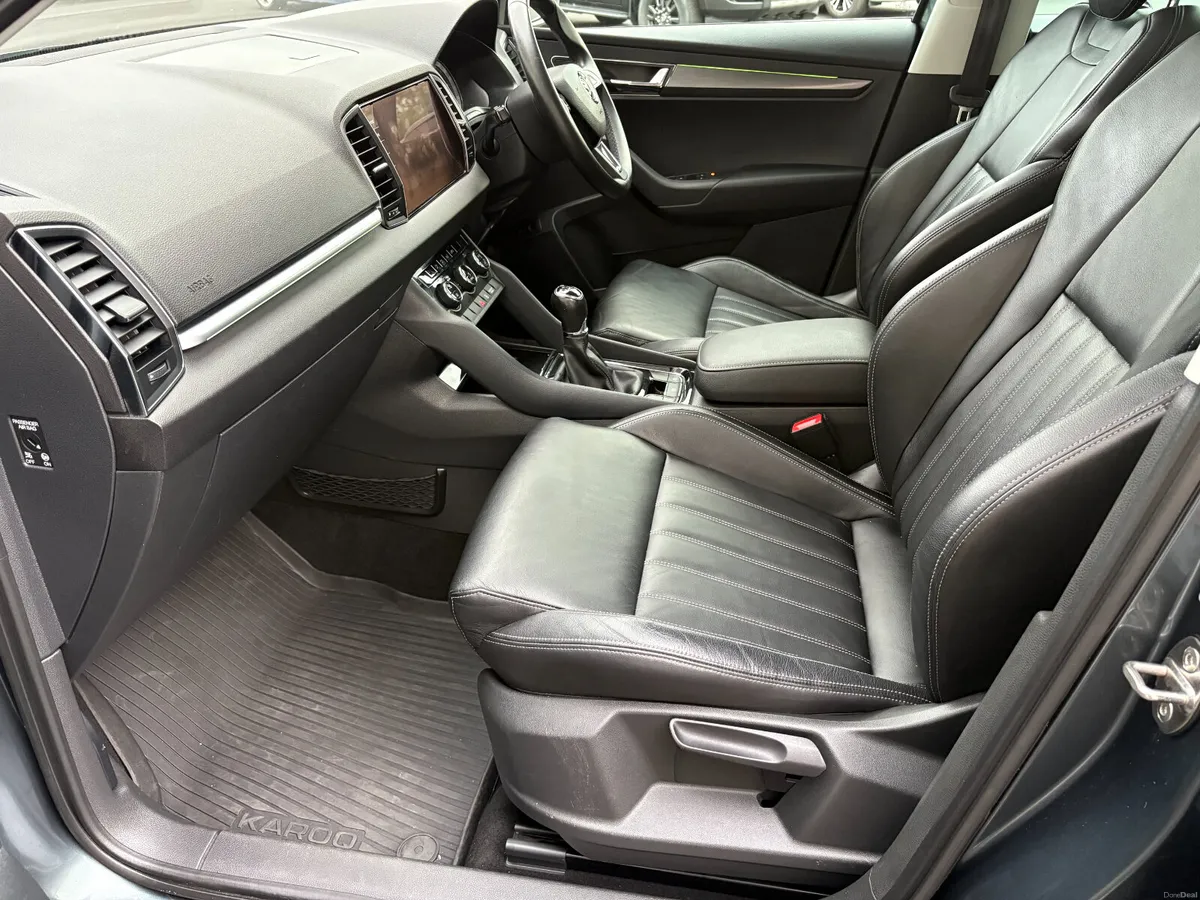 181 Skoda Karoq Style 1.6 TDI - Pan Roof - Image 6