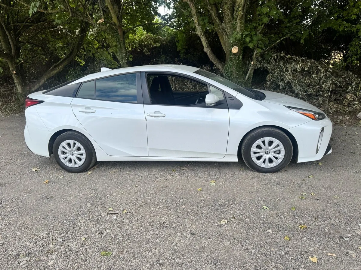 LUXURY TRIM TOYOTA PRIUS HYBRID HI SPEC 84KM ONLY - Image 3