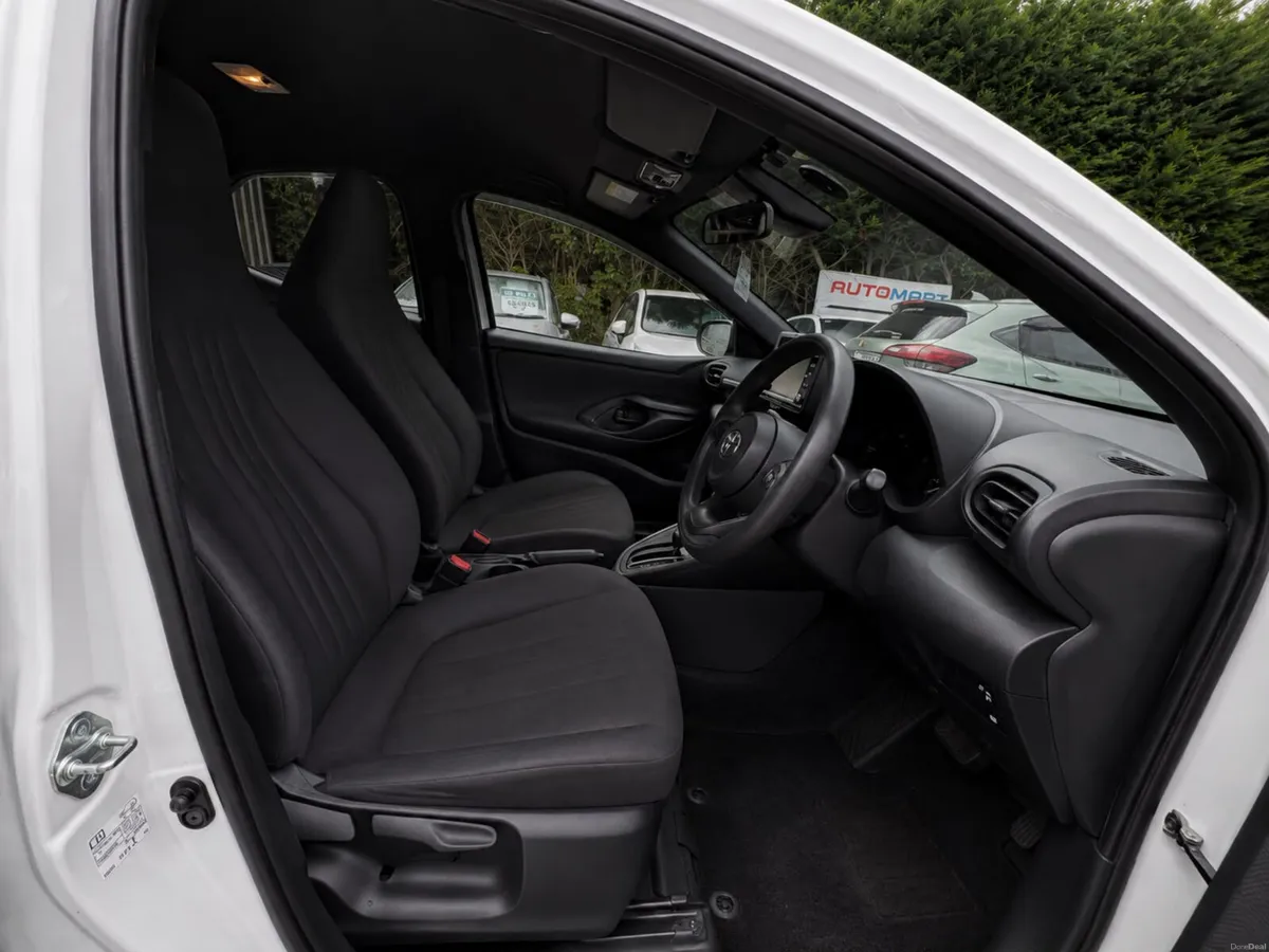 TOYOTA YARIS 2022 1.5 HYBRID AUTOMATIC TOP SPEC - Image 5