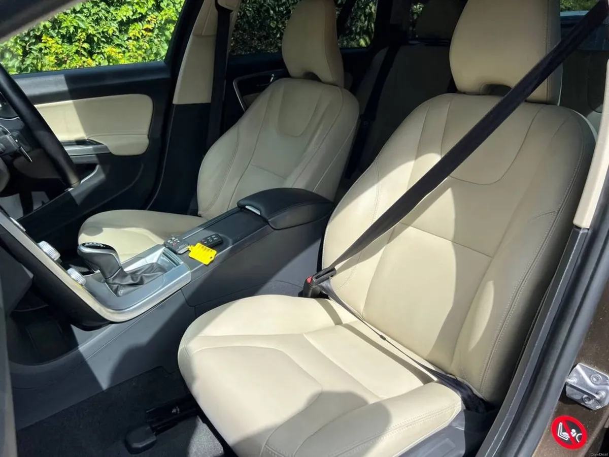 Volvo V60 CROSS COUNTRY D4 CLASSIC 2.0 D AUTO // S - Image 6