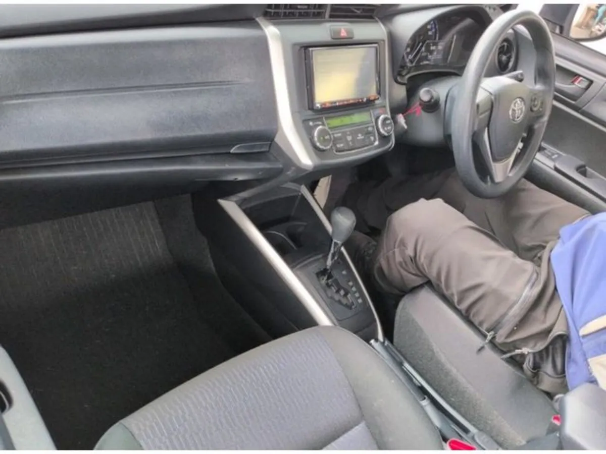 Toyota Corolla 1.5 Corolla Fielder Petrol Hybrid A - Image 5