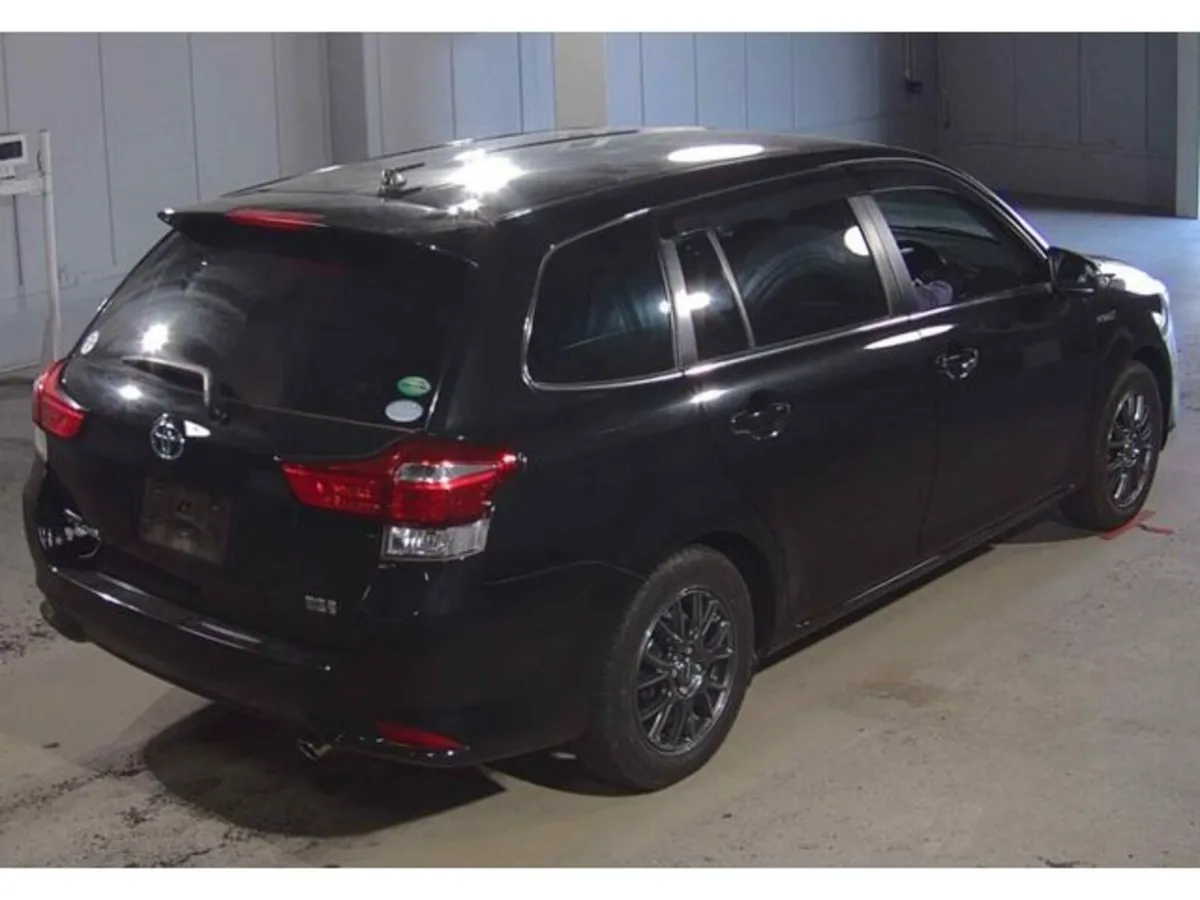 Toyota Corolla 1.5 Corolla Fielder Petrol Hybrid A - Image 4
