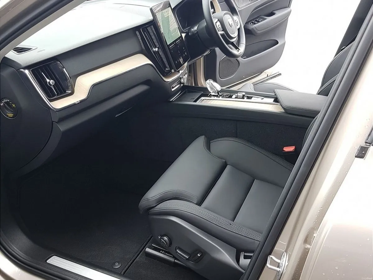 Volvo XC60 T6 PHEV AWD Plus Dark - Image 5