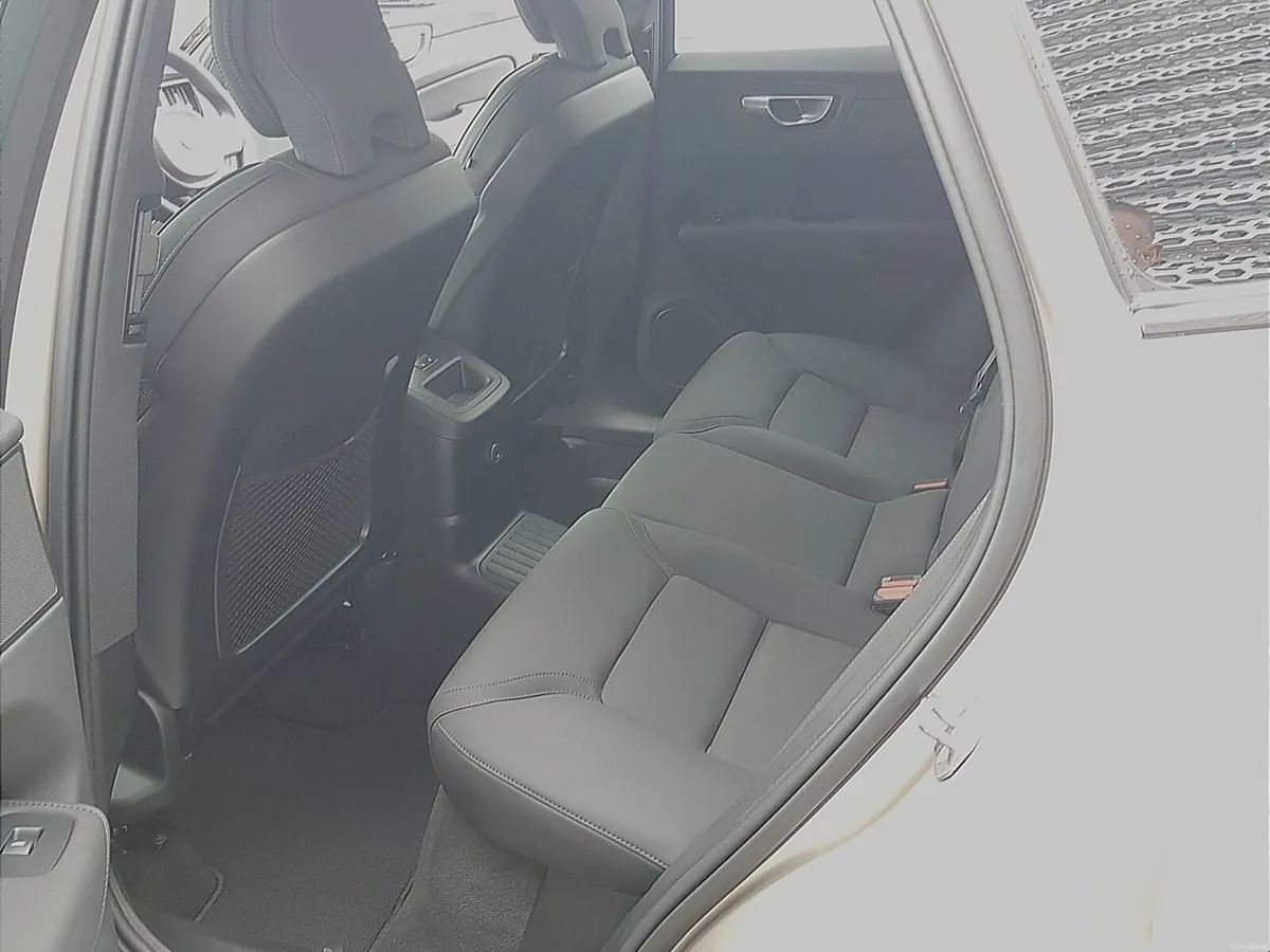 Volvo XC60 T6 PHEV AWD Plus Dark - Image 6