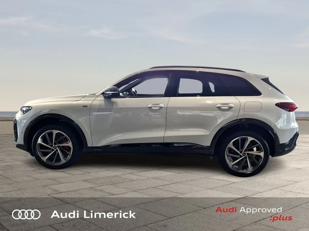 Audi Q5 E-HYBRID S LINE + UPGRADED ALLOYS + BLACK - Image 4