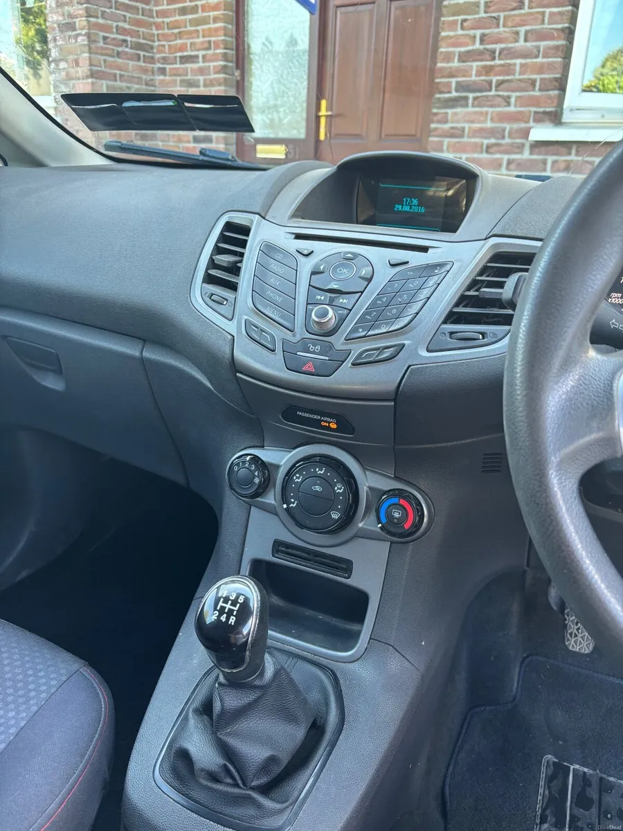Ford Fiesta Van 2016 - Image 2