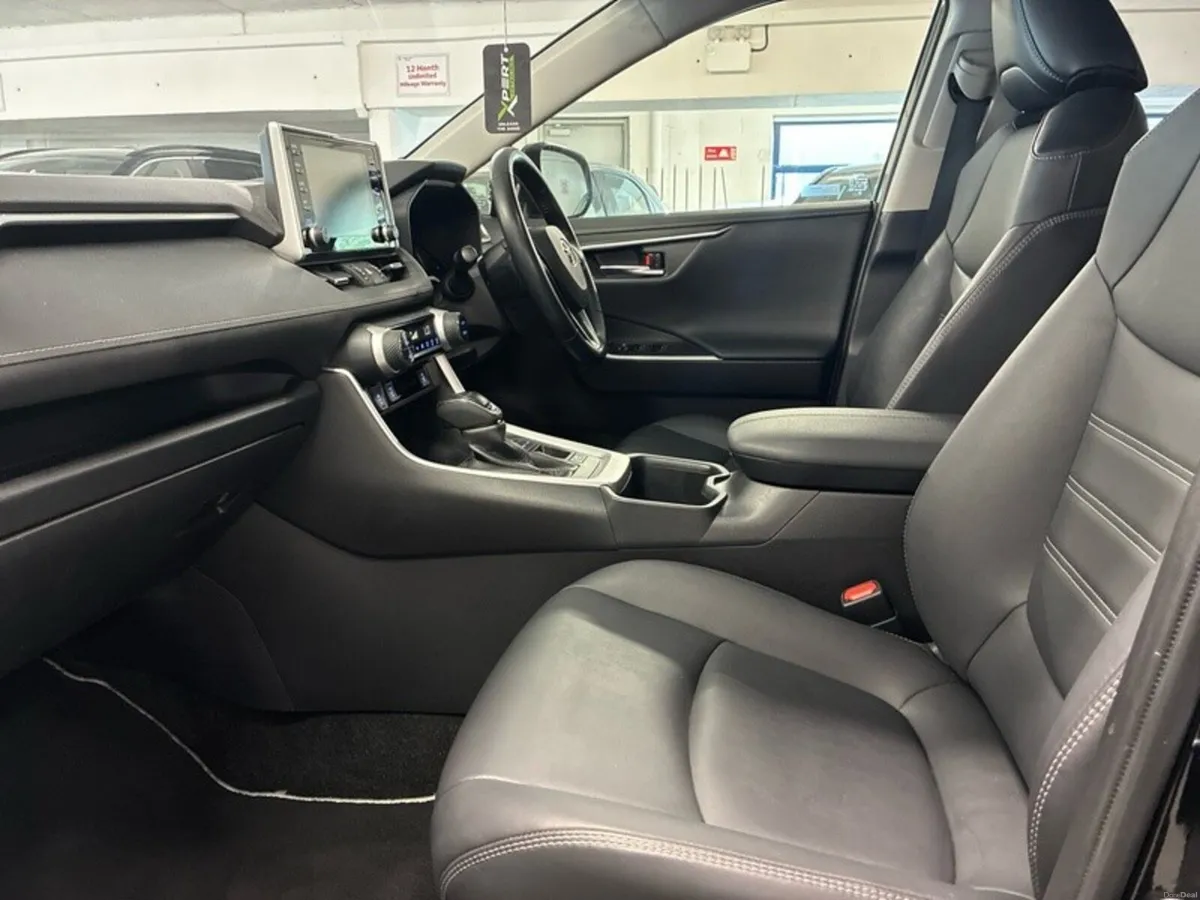 Toyota RAV4 HYBRID SOL 4DR AUTO - Image 6