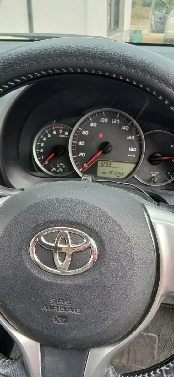 Toyota Vitz 2011 - Image 4