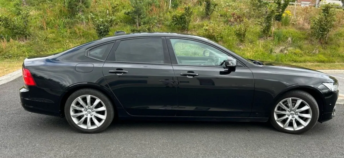 2018 Volvo S90 D3 Momentum - Image 2