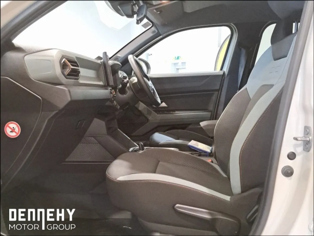 Dacia Duster HEV 140 Extreme, €122.33 p/w - Image 5