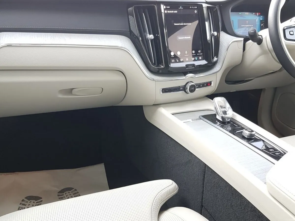 Volvo XC60 T6 PHEV AWD ULTRA - Image 5