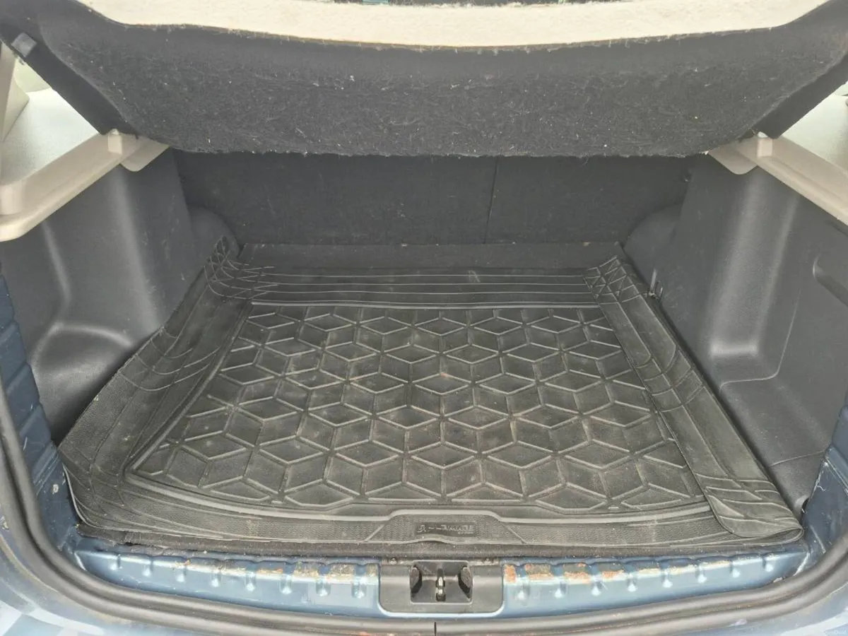 Car - Image 6