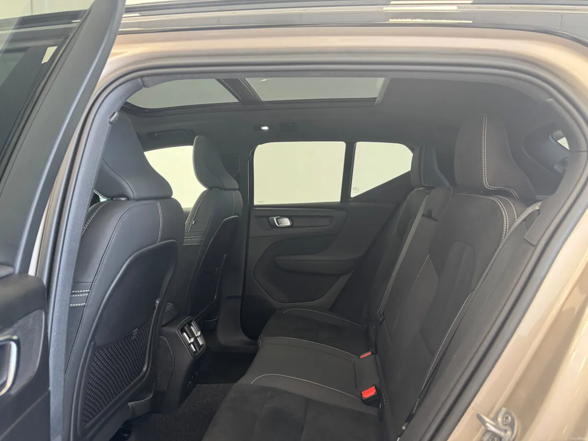 Volvo XC40 2023 - Image 4