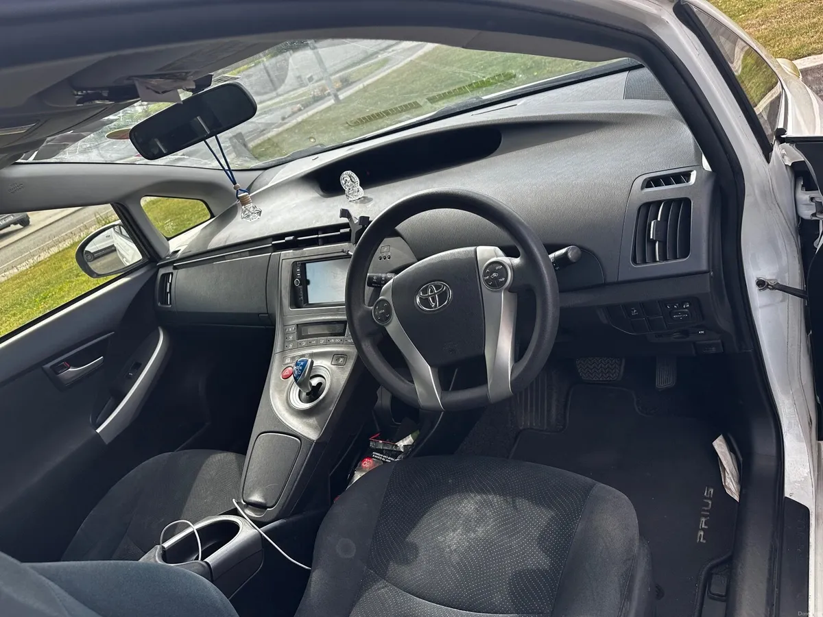 Toyota Prius 2015 - Image 4