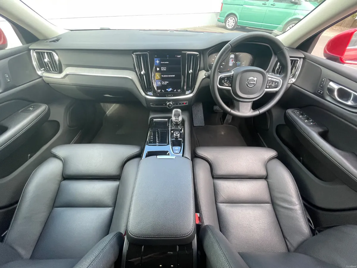 V60-PHEV-INSCRIPTION-APPLE PLAY-AWD-140TAX - Image 3