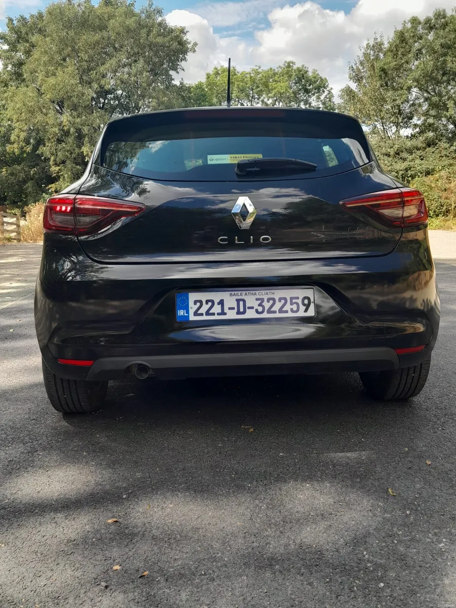 22 renault clio 25k klms - Image 3