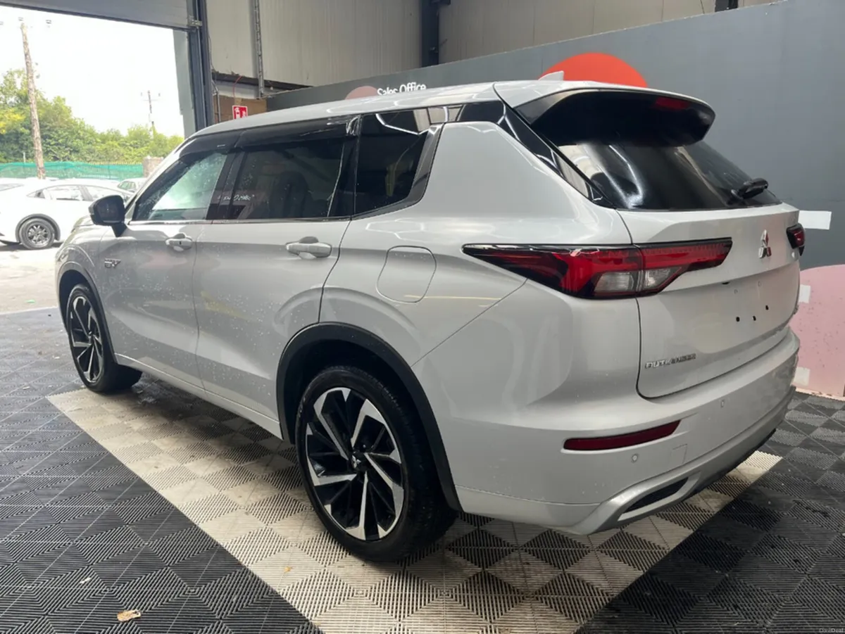 Mitsubishi Outlander 2023 MITSUBISHI OUTLANDER PHE - Image 5
