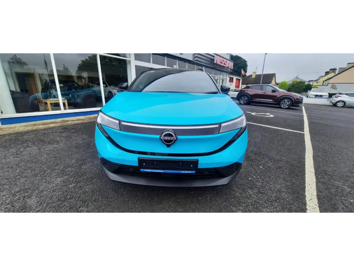 Nissan Leaf 52KW EVOLVE 5DR AUTO 2 TONE - Image 2