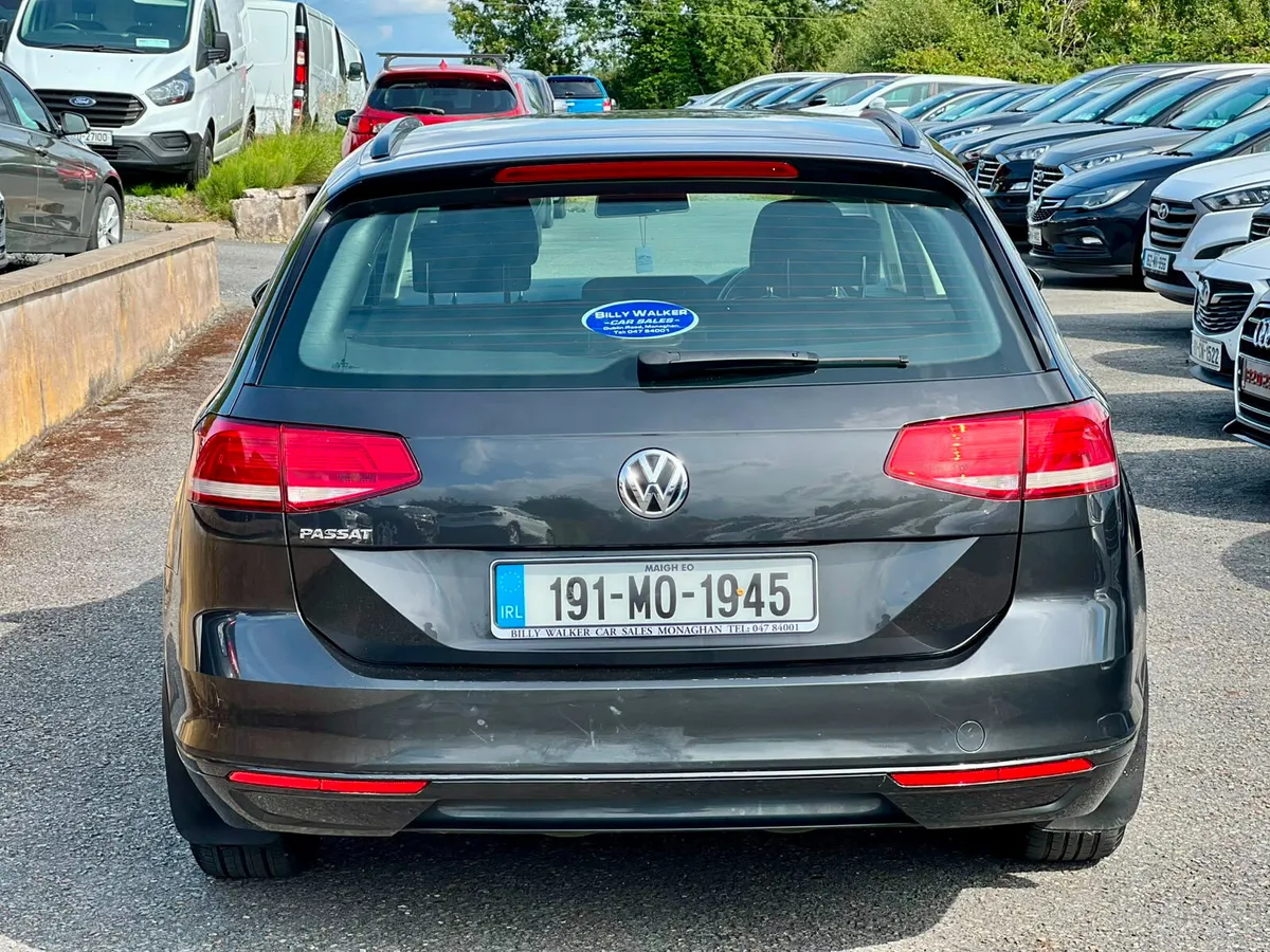 Volkswagen Passat 2019 - Image 2