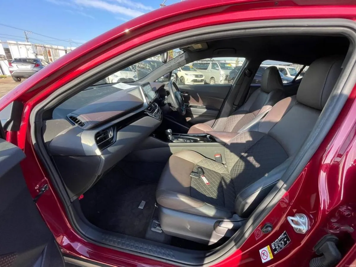 Toyota C-HR G Package Leather seats - Image 2