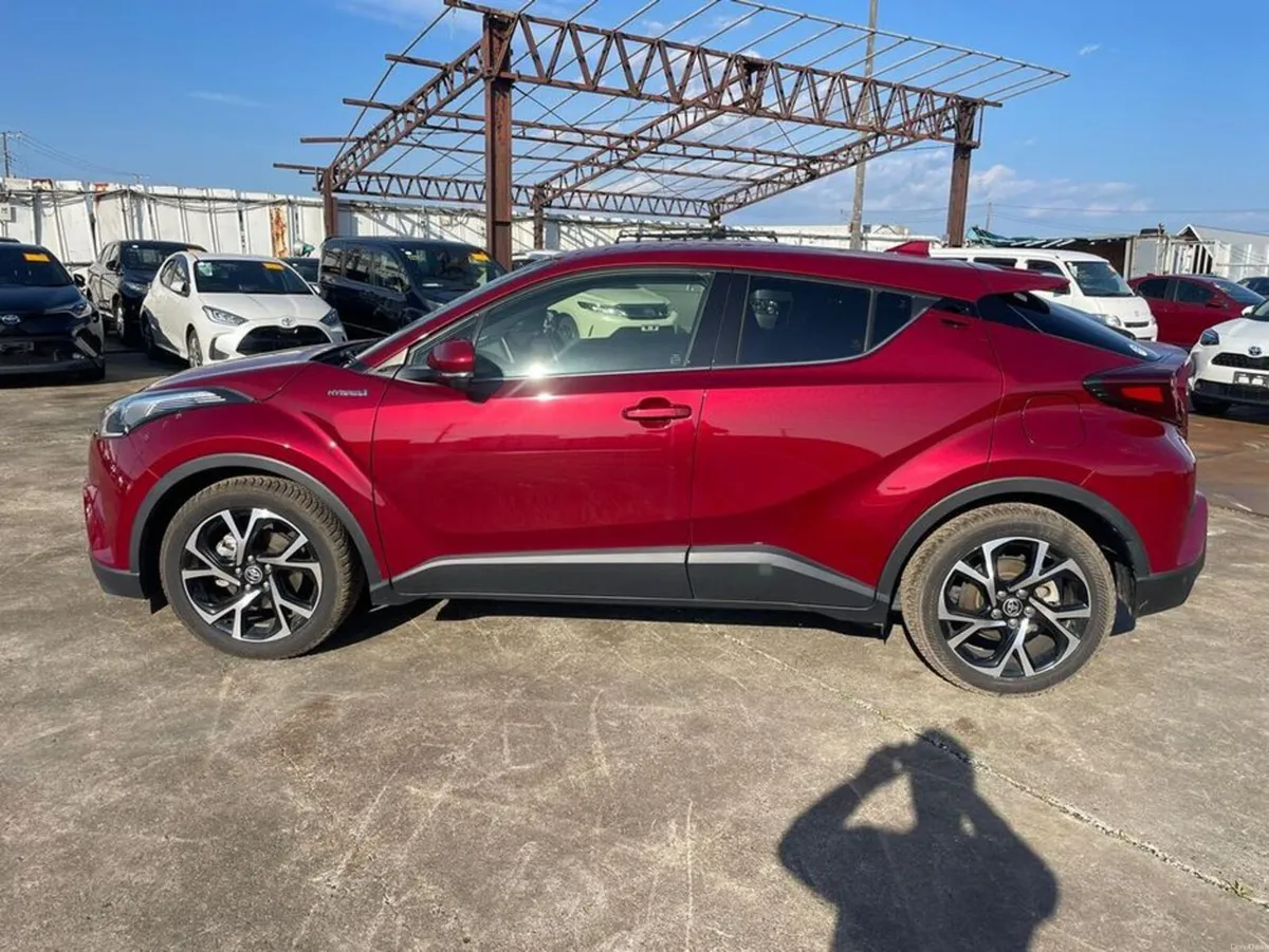 Toyota C-HR G Package Leather seats - Image 5