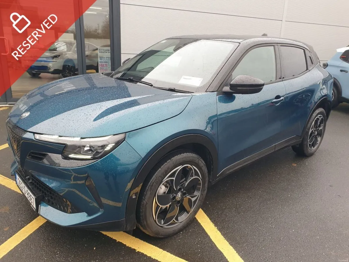 Alfa Romeo Junior Ibrida 1.2(136bhp) MHEV, Premium - Image 1