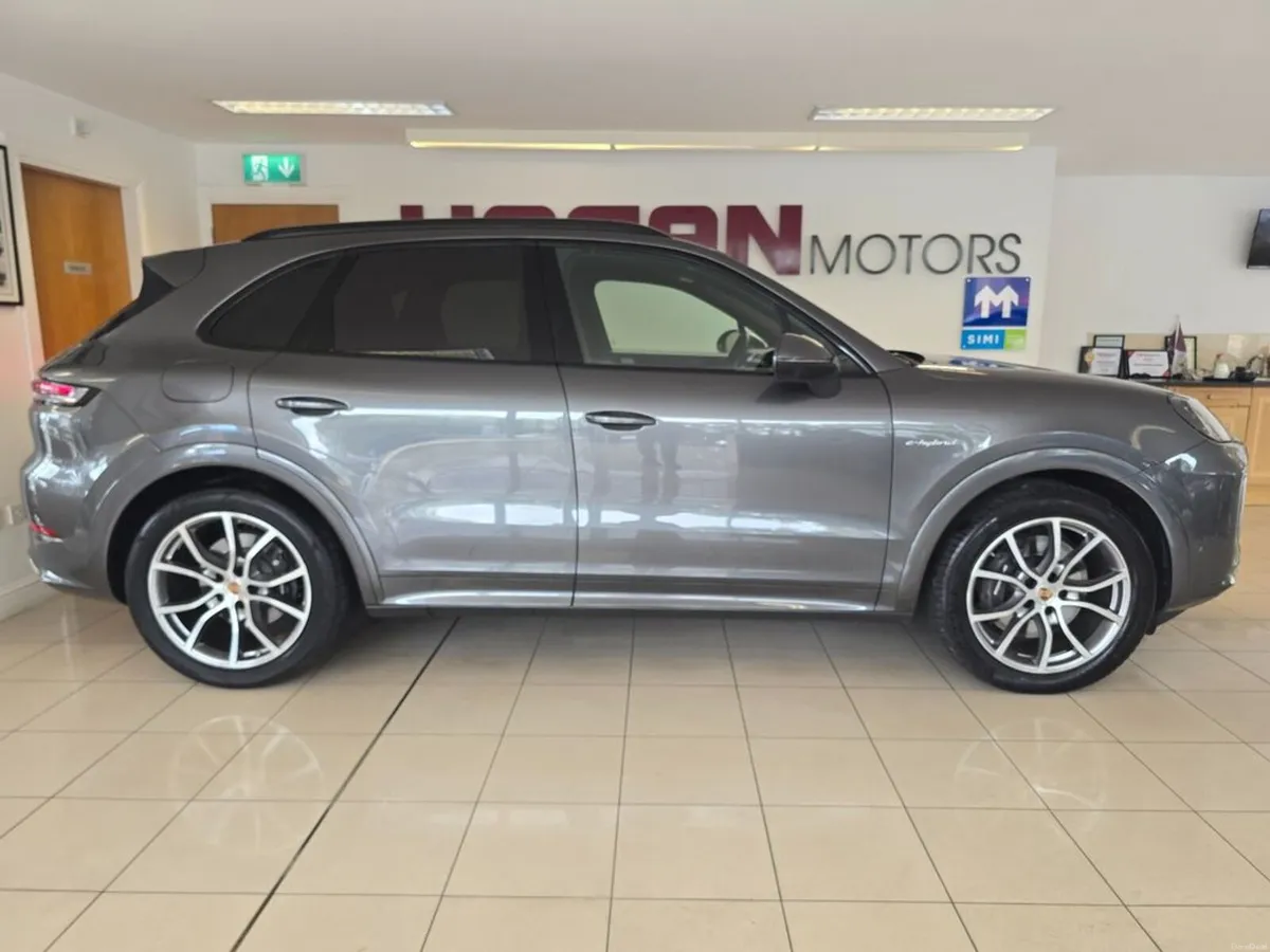 Porsche Cayenne V6 E-HYBRID PHEV - Image 3