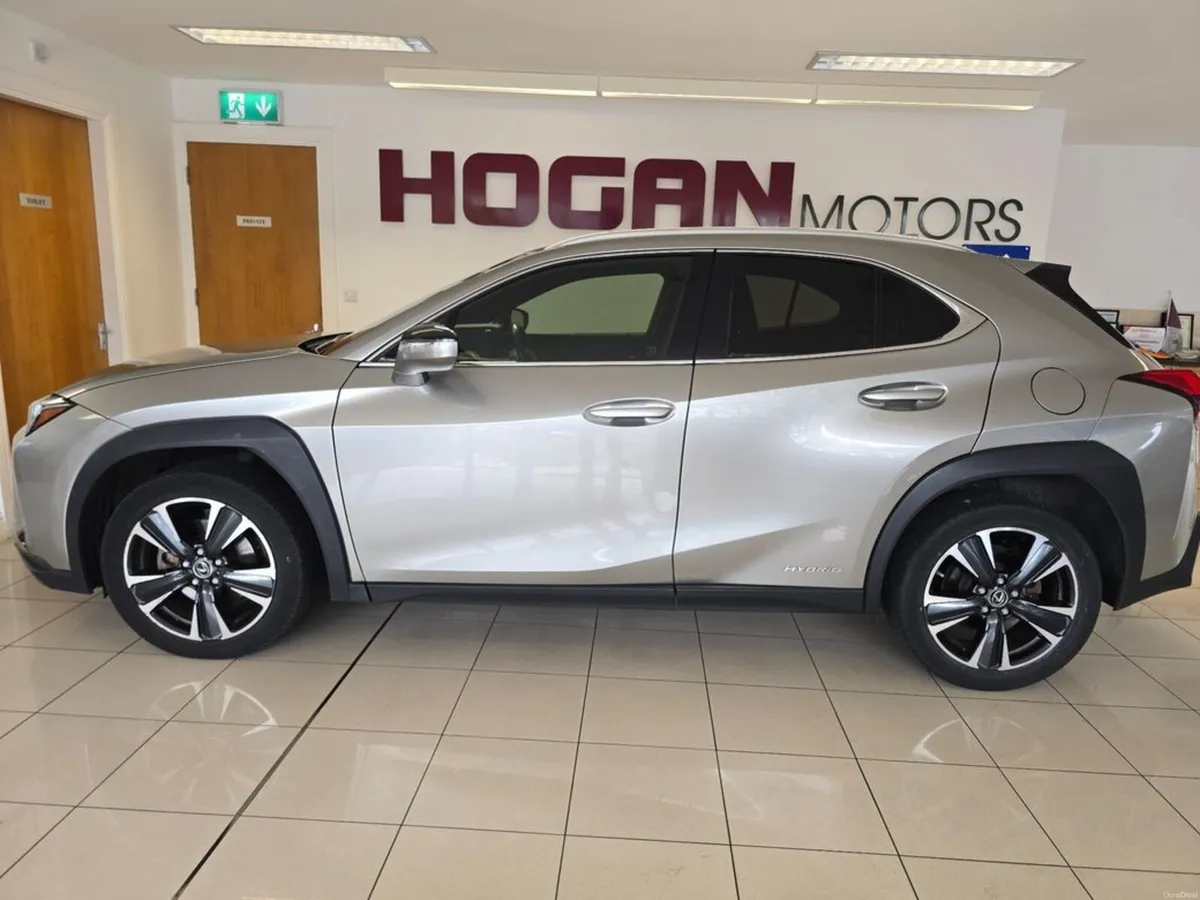 Lexus UX Hybrid Dynamic Automatic - Image 4