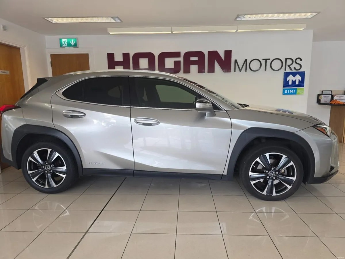 Lexus UX Hybrid Dynamic Automatic - Image 3