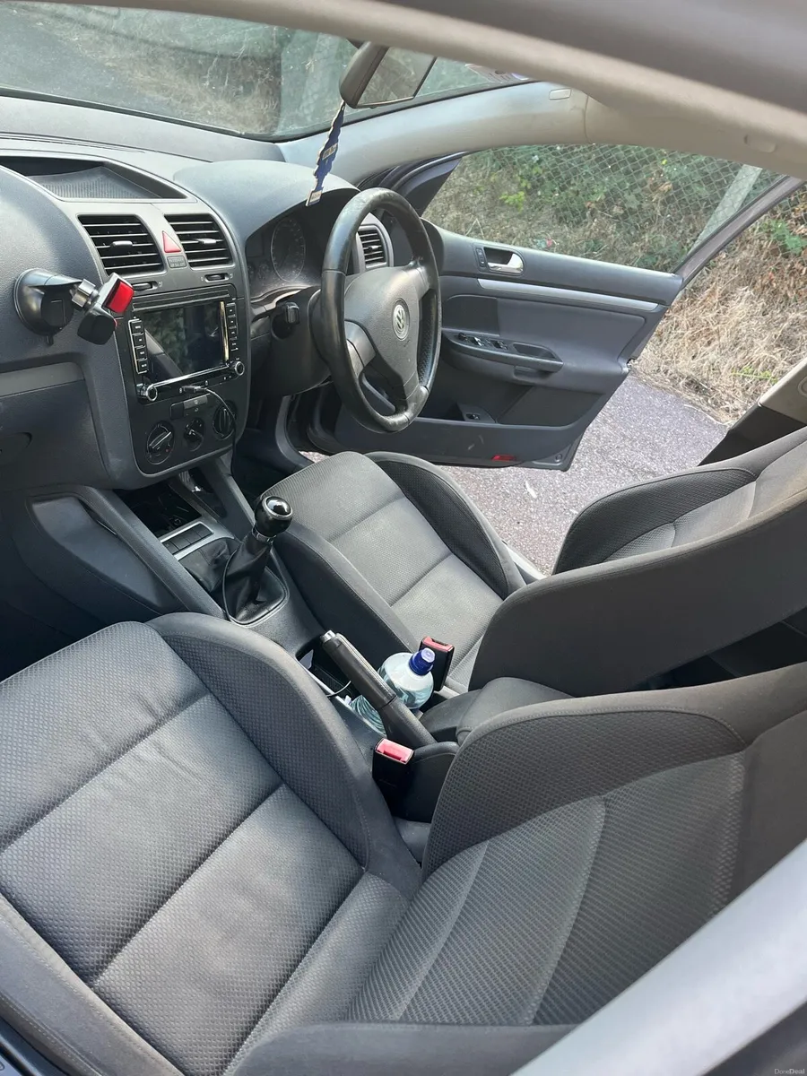 Volkswagen mk5 1.6 sport petrol - Image 4