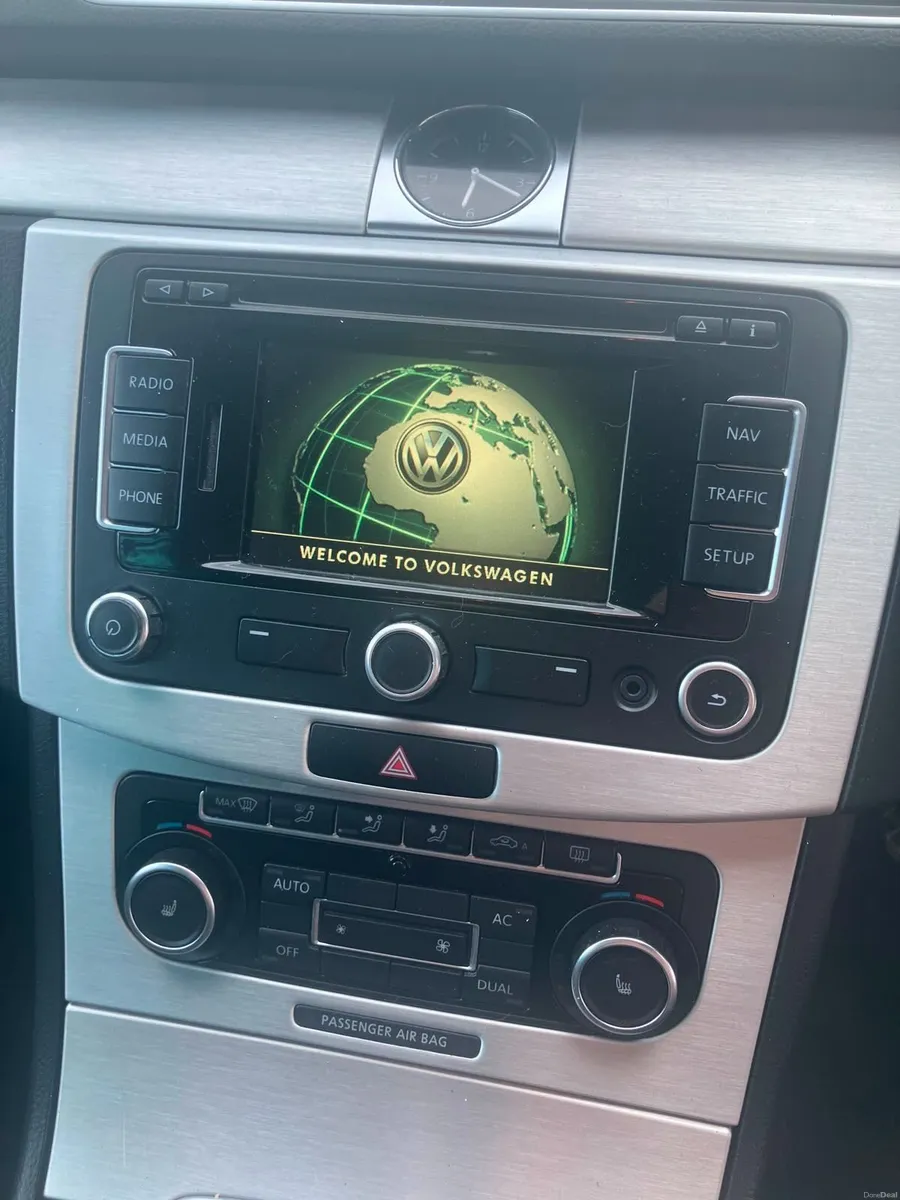 Volkswagen Passat 2011 - Image 4