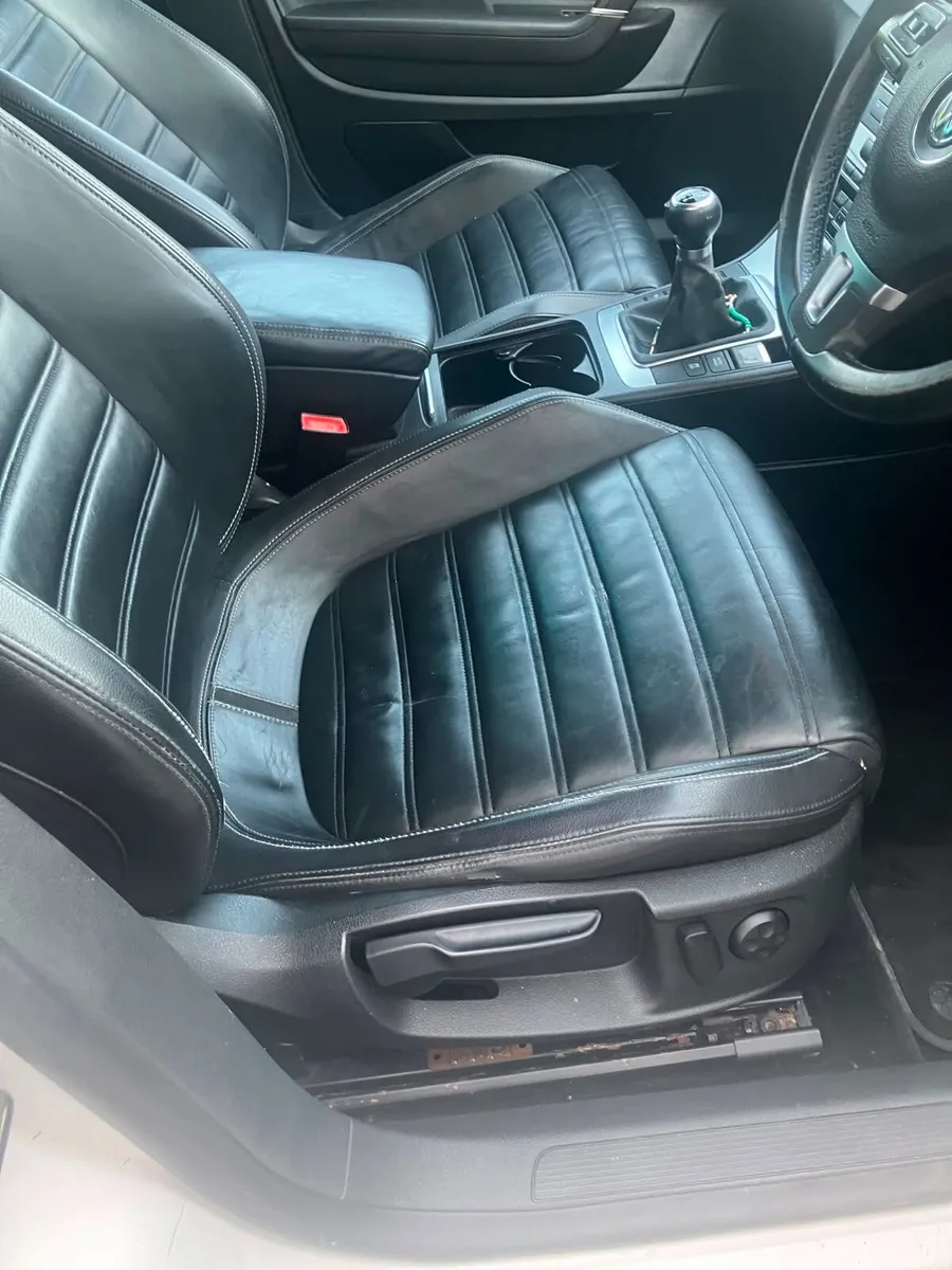 Volkswagen Passat 2011 - Image 6