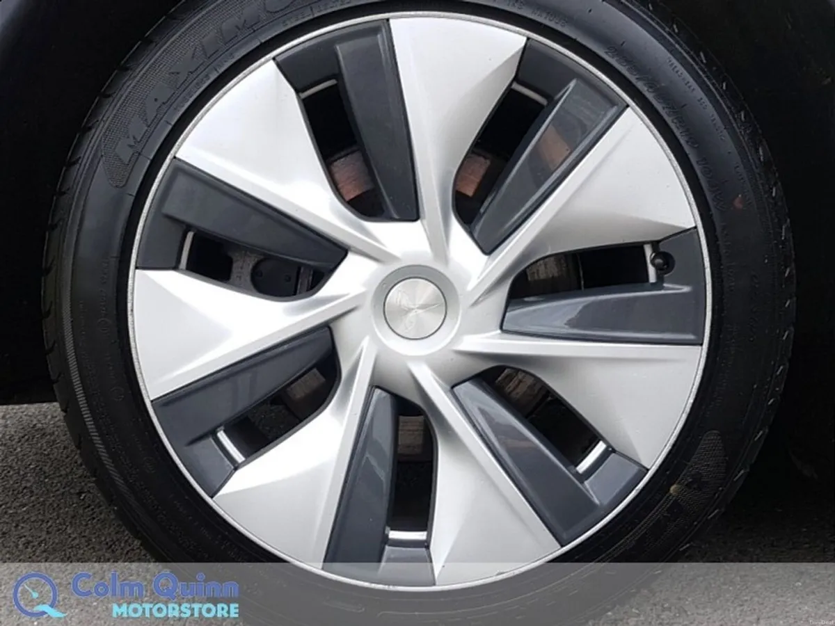 Tesla Model Y Long-Range Dual Motor AWD - 1 Owner - Image 5