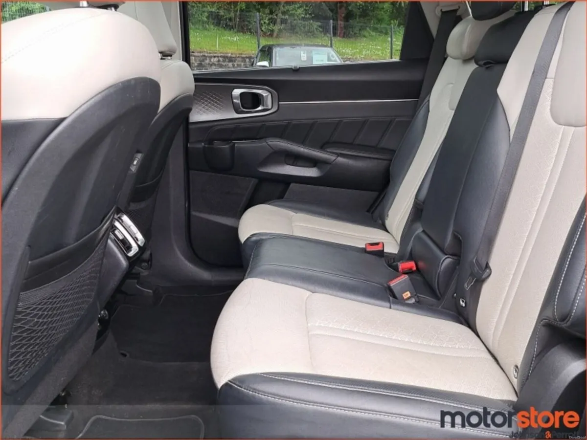 Kia Sorento 2.2 K3 4X2 Diesel Automatic - 7 seats - Image 5