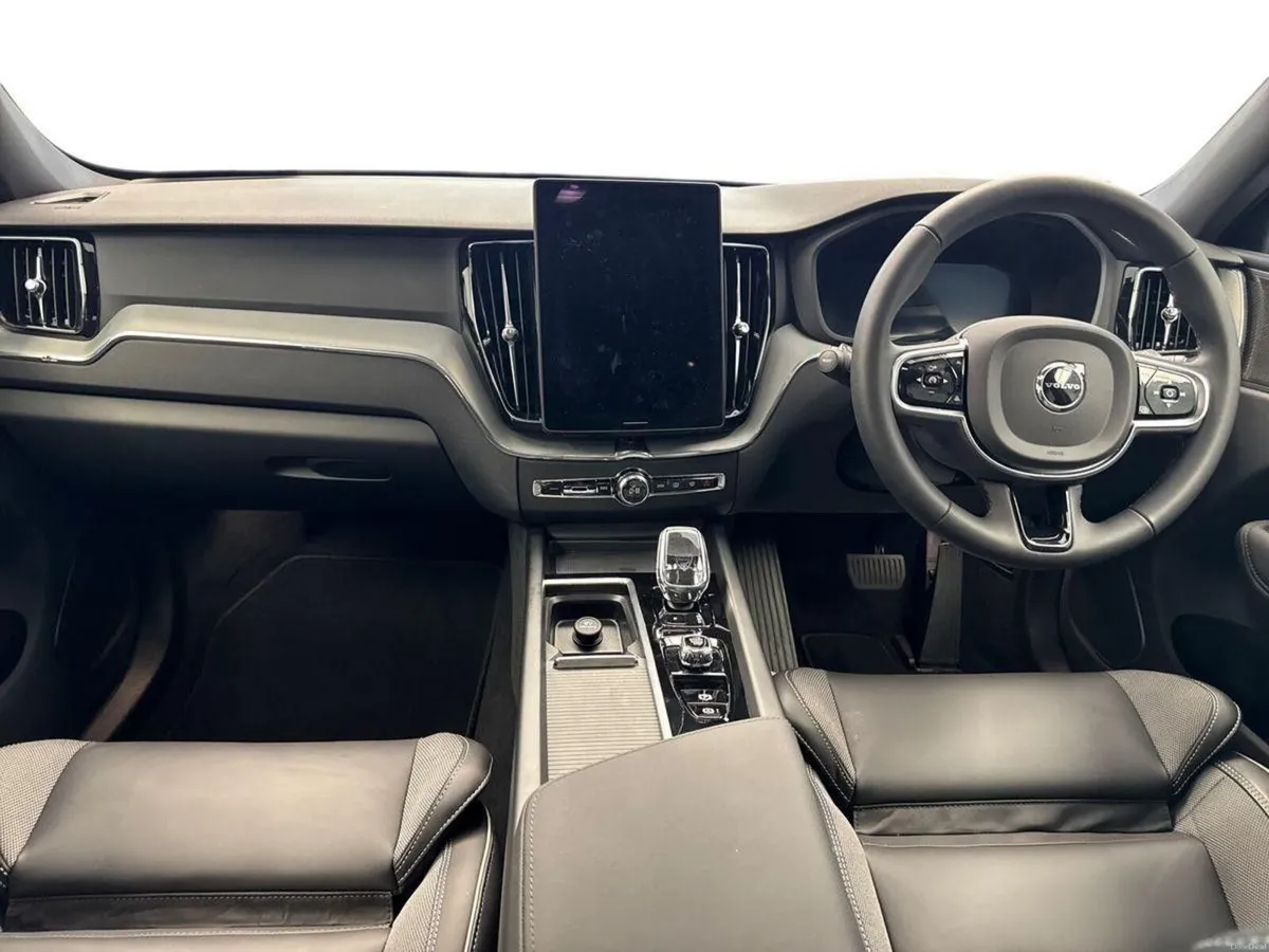 Volvo XC60 T6 AWD BLACK EDITION *FREE SERVICE PLAN - Image 6