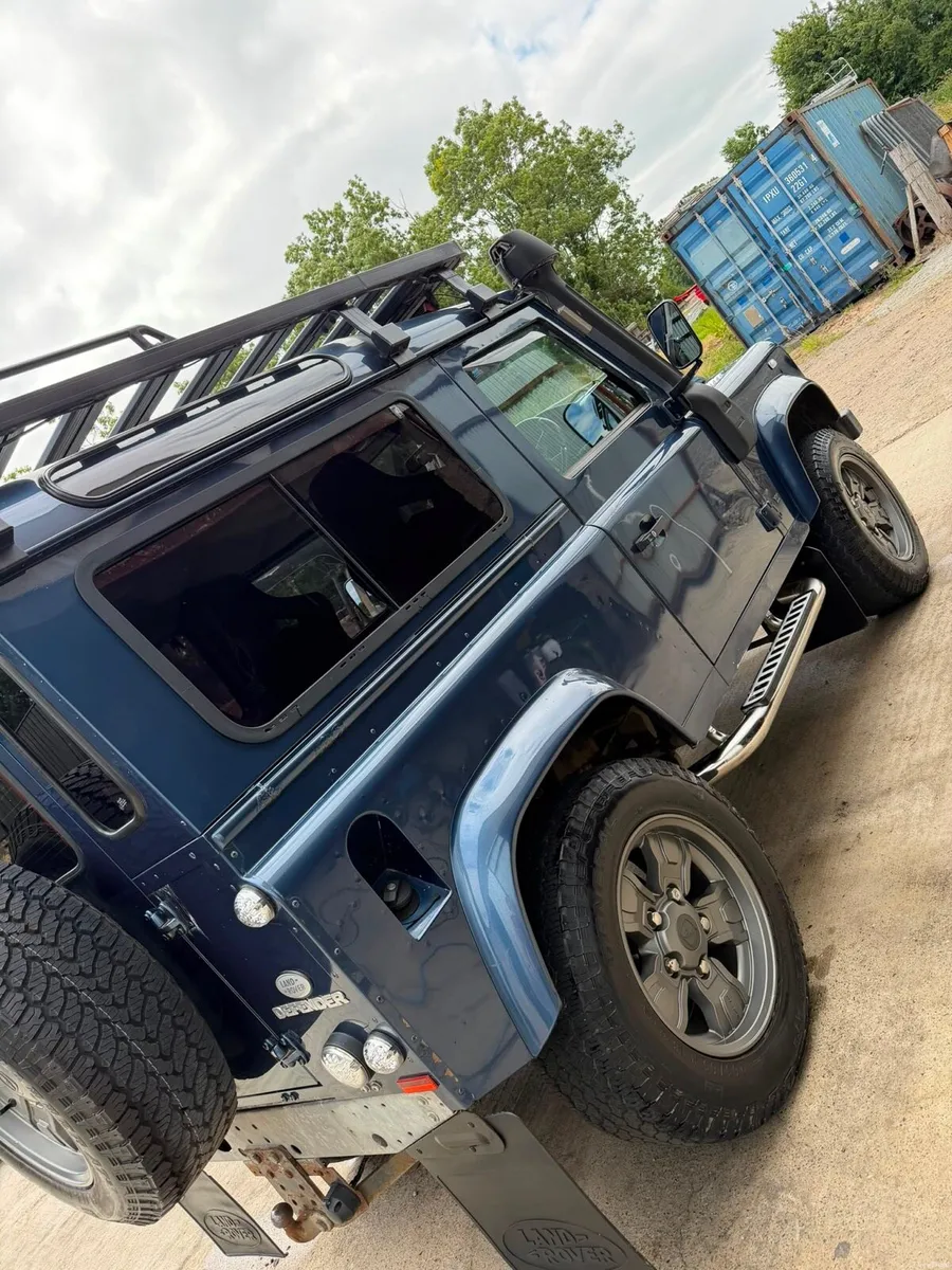 Land Rover Defender - Image 2