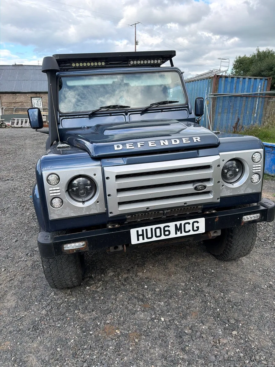 Land Rover Defender - Image 6