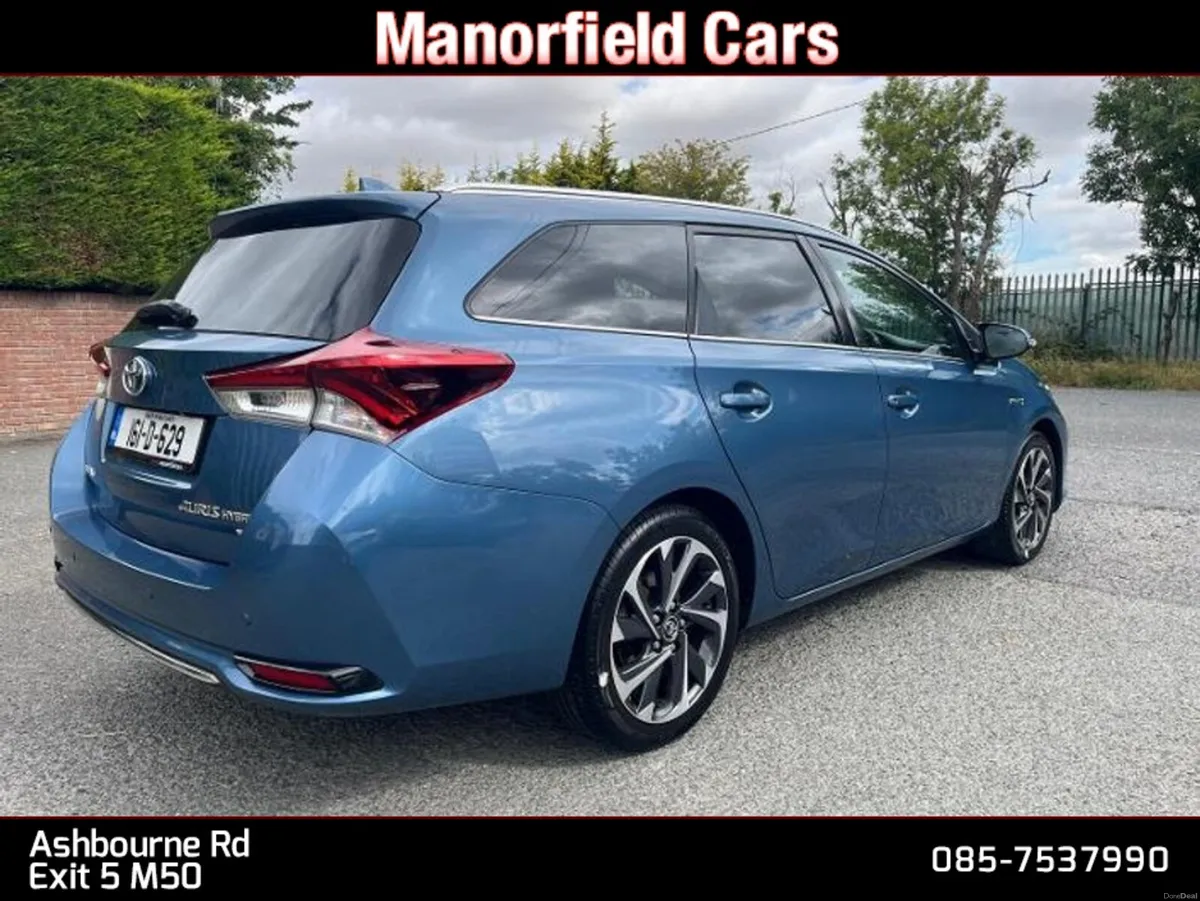 2016 Toyota Auris TOURING  Sol 1.8 Petrol Hybrid - Image 2