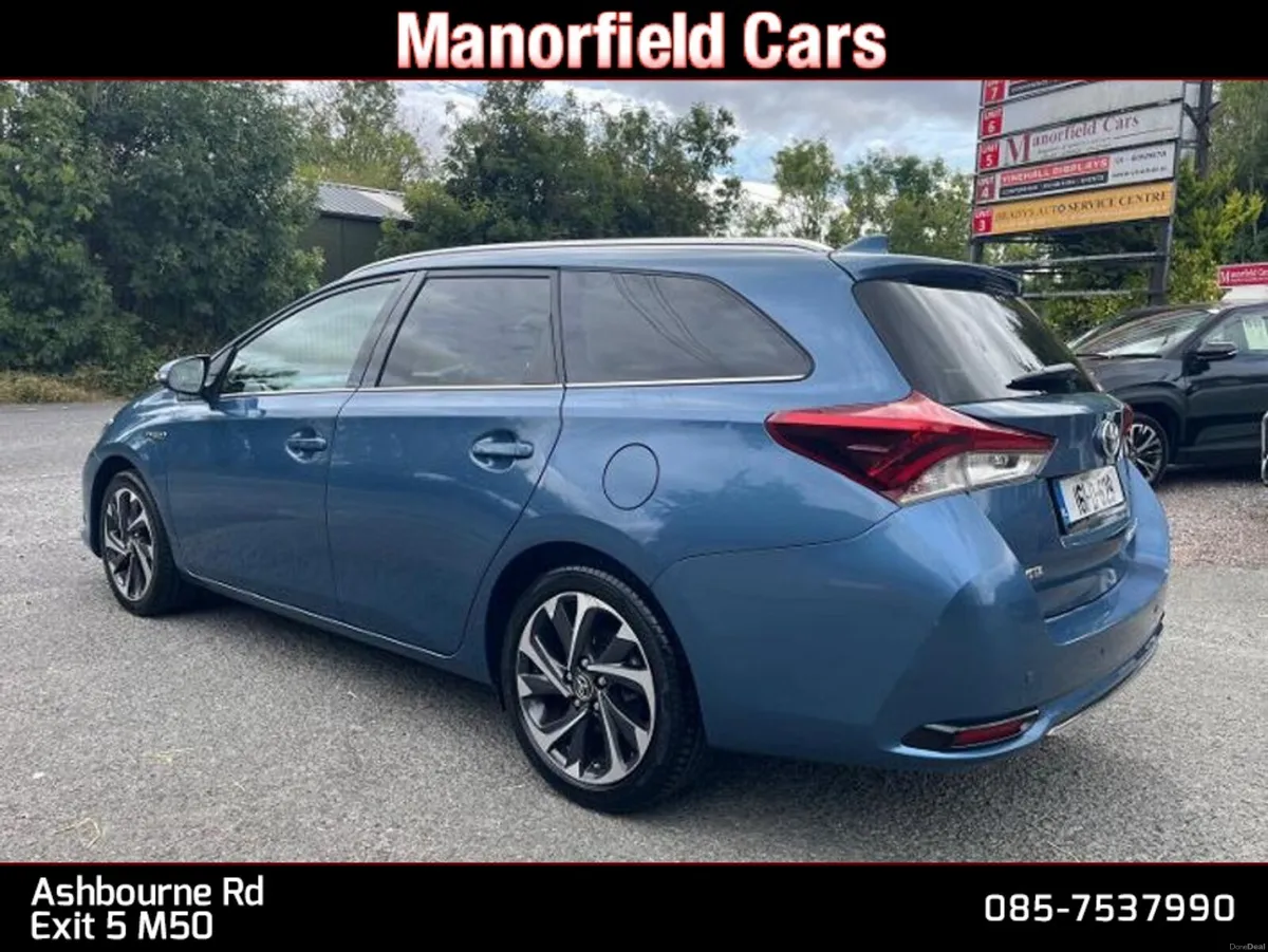 2016 Toyota Auris TOURING  Sol 1.8 Petrol Hybrid - Image 5
