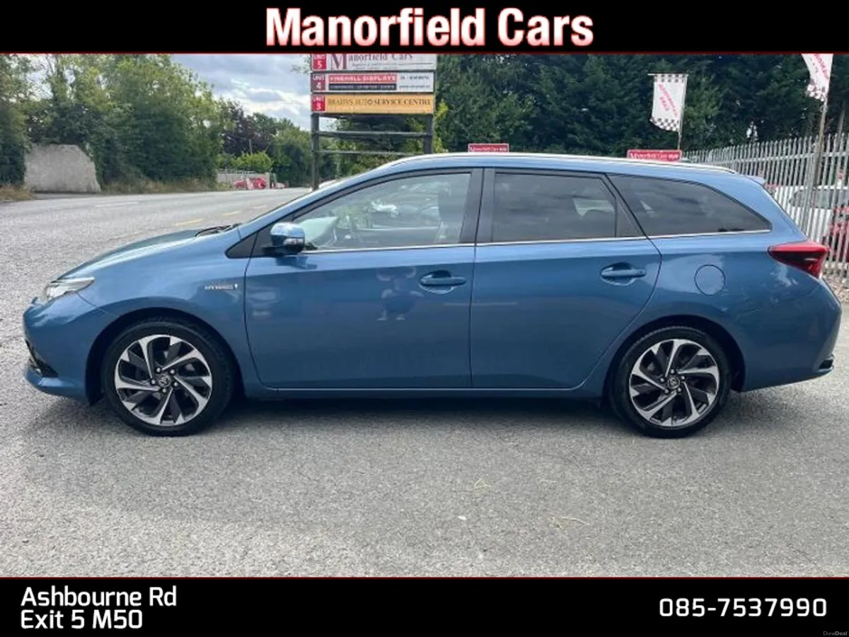 2016 Toyota Auris TOURING  Sol 1.8 Petrol Hybrid - Image 6