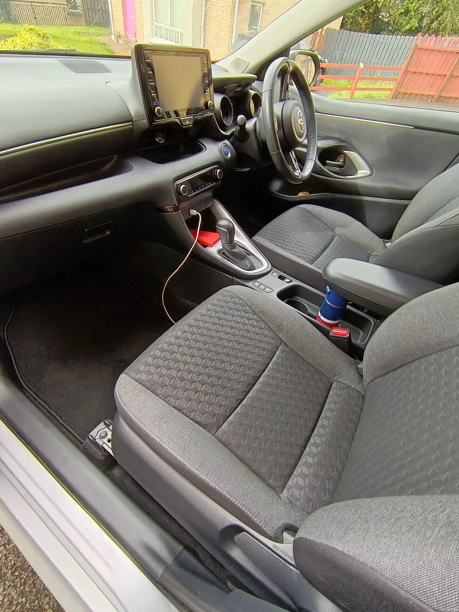 Toyota Yaris 2023 1.5L Hybrid- Luna Sport - Image 3