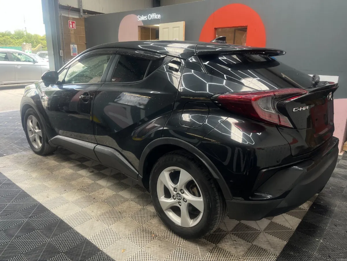 Toyota C-HR 2019 TOYOTA C-HR S LED PACKAGE 1.8 AUT - Image 5