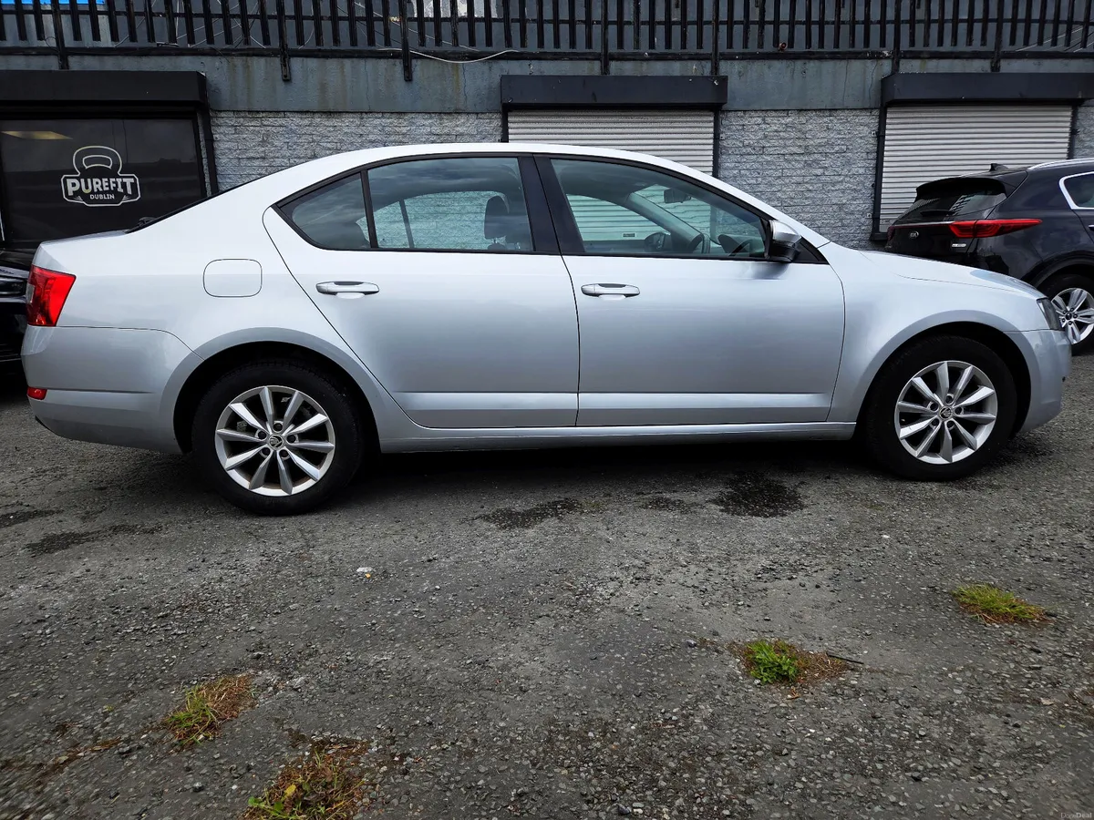 171 SKODA OCTAVIA Low KM Warranty NCT V.Clean - Image 4