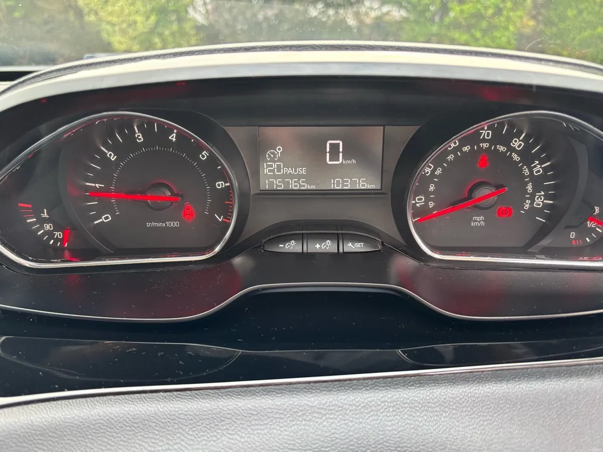 2013 PEUGOT 208 1.2L/ 5 door - Image 5