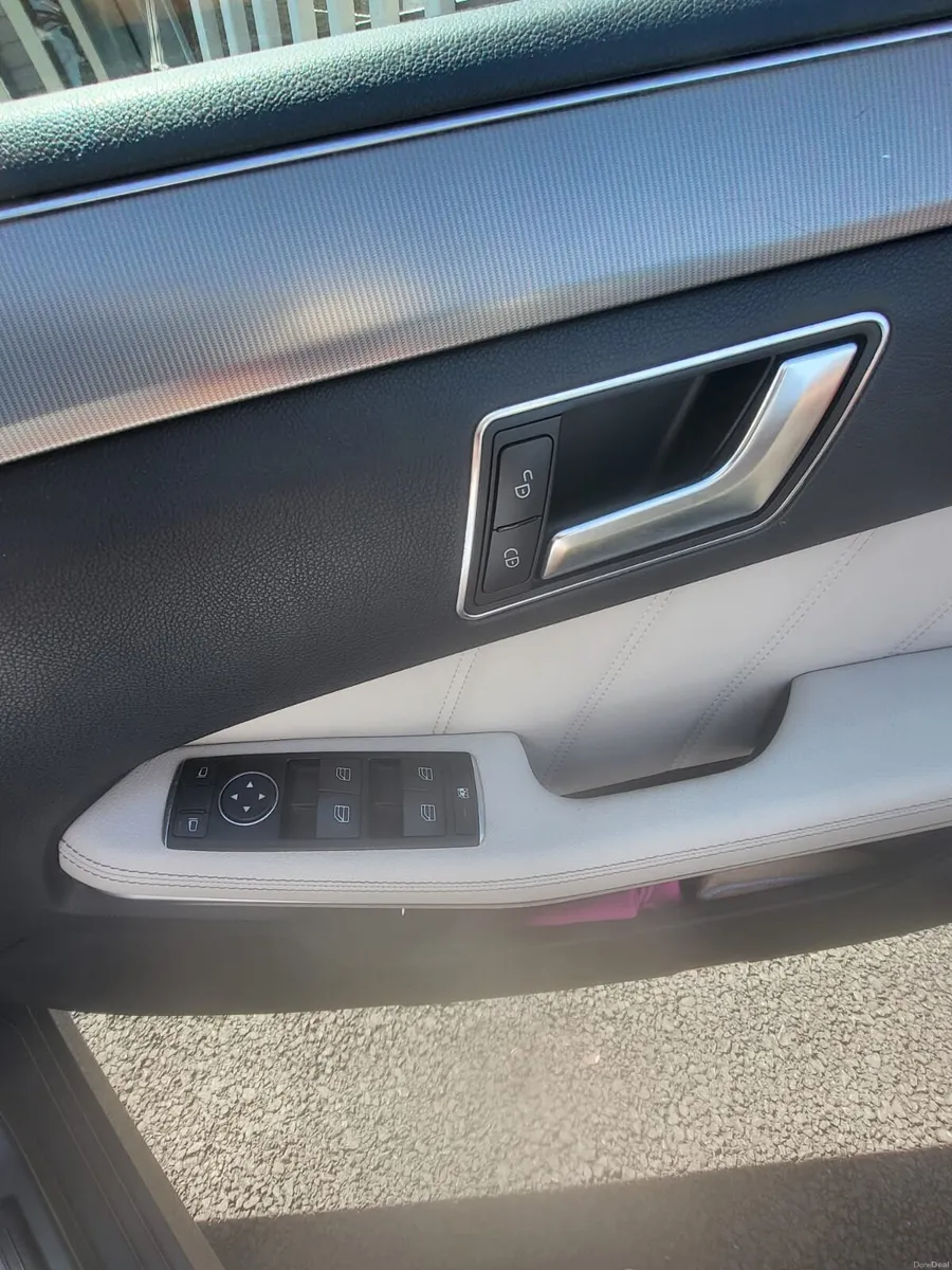 Mercedes E200 - Image 4