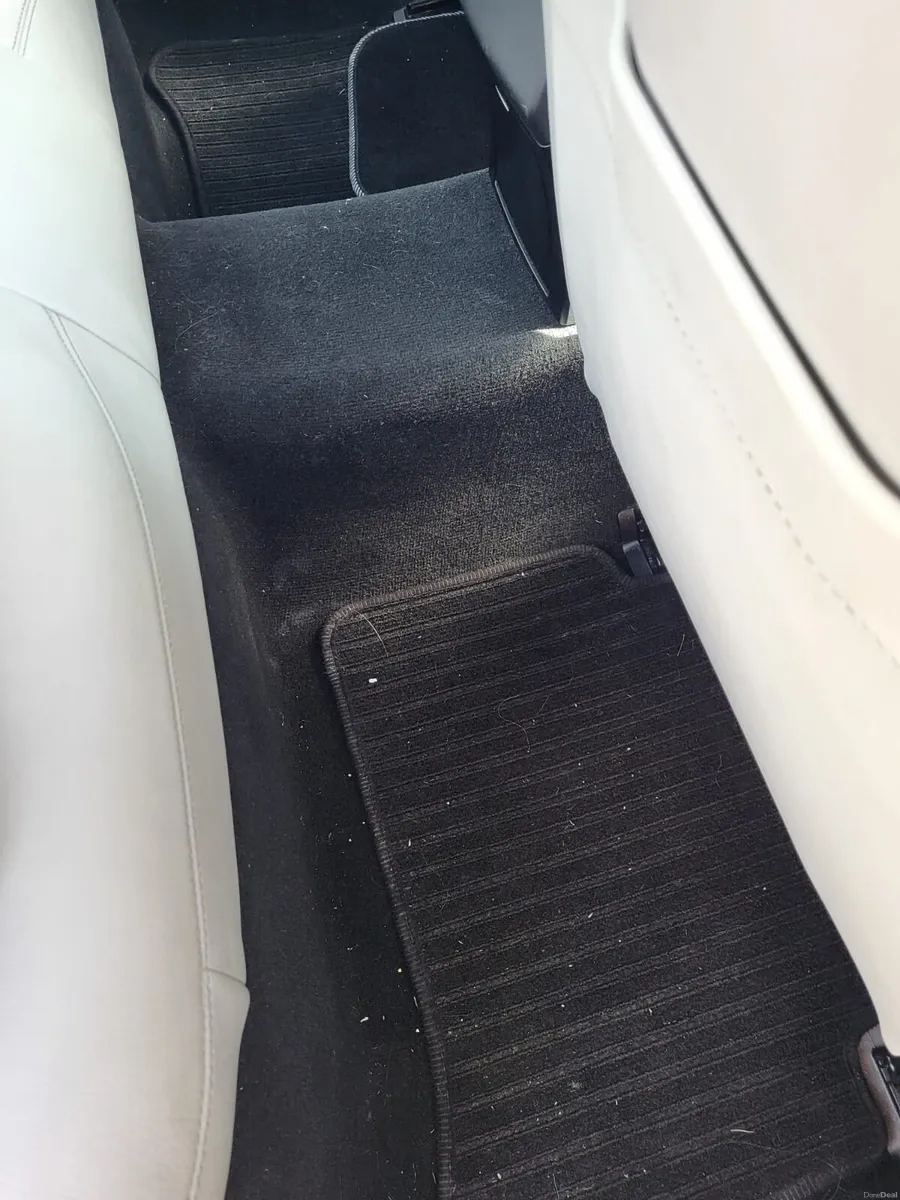Mercedes E200 - Image 2