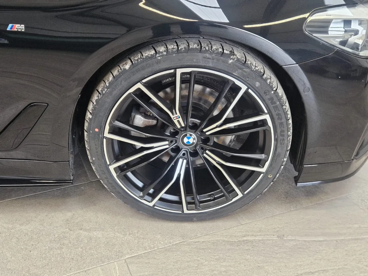 18 BMW 520 SERIES M-SPORT - Image 6