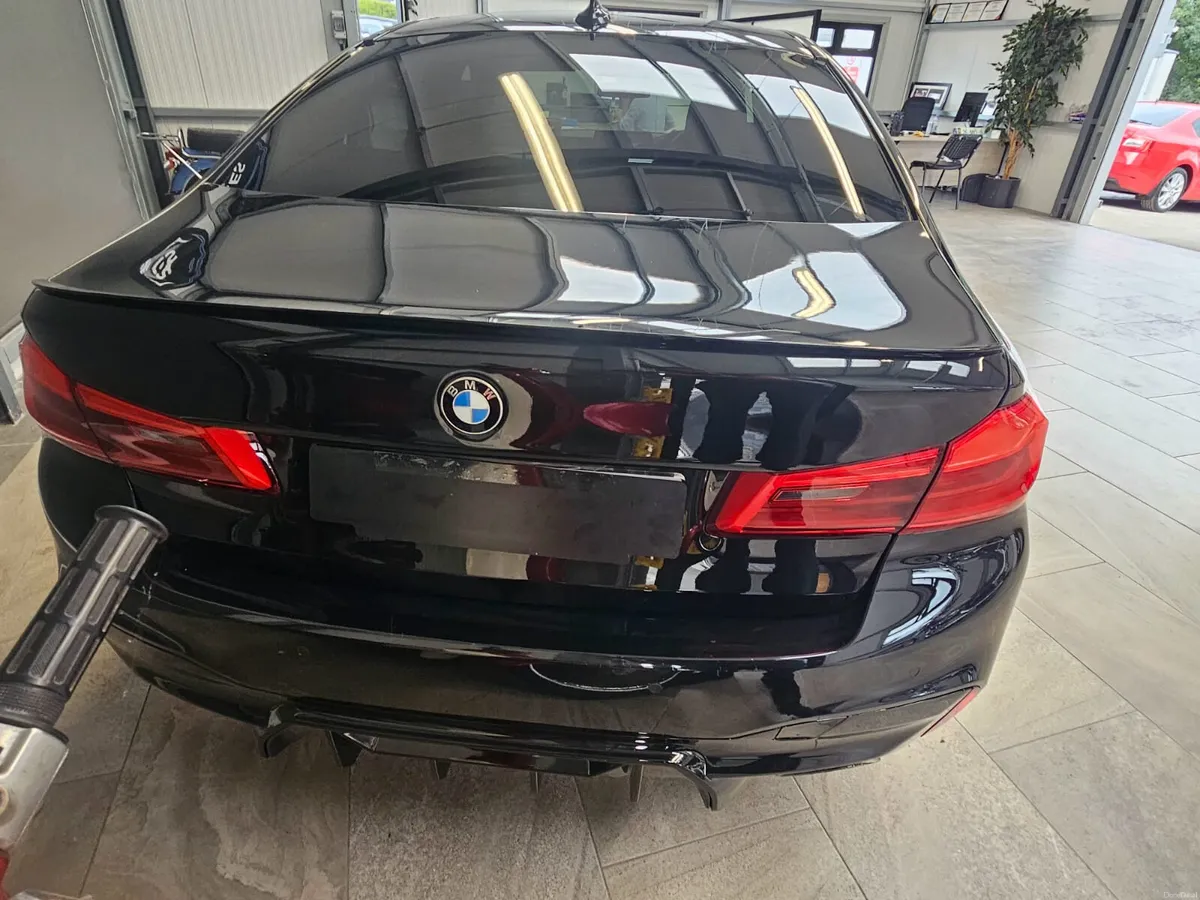 18 BMW 520 SERIES M-SPORT - Image 4