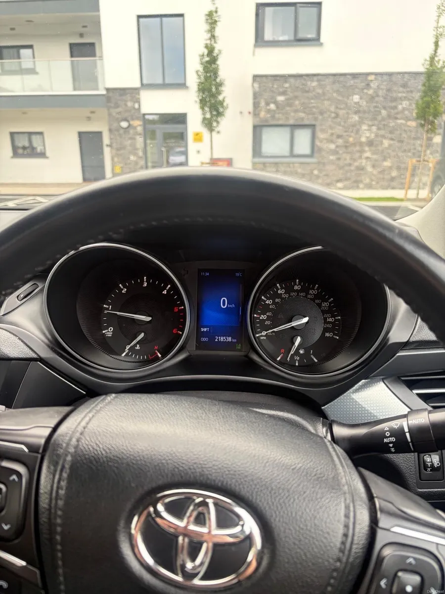 Toyota avensis luna 2016 - Image 5